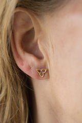 Geelgouden oorstekers met Gotische vorm - Trefoil Collectie - 14 karaat geelgouden oorknopjes - Sierlijke oorbellen