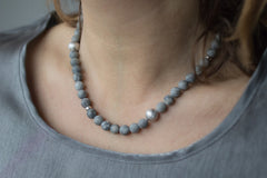 Grijze Agaat collier met zilveren accenten