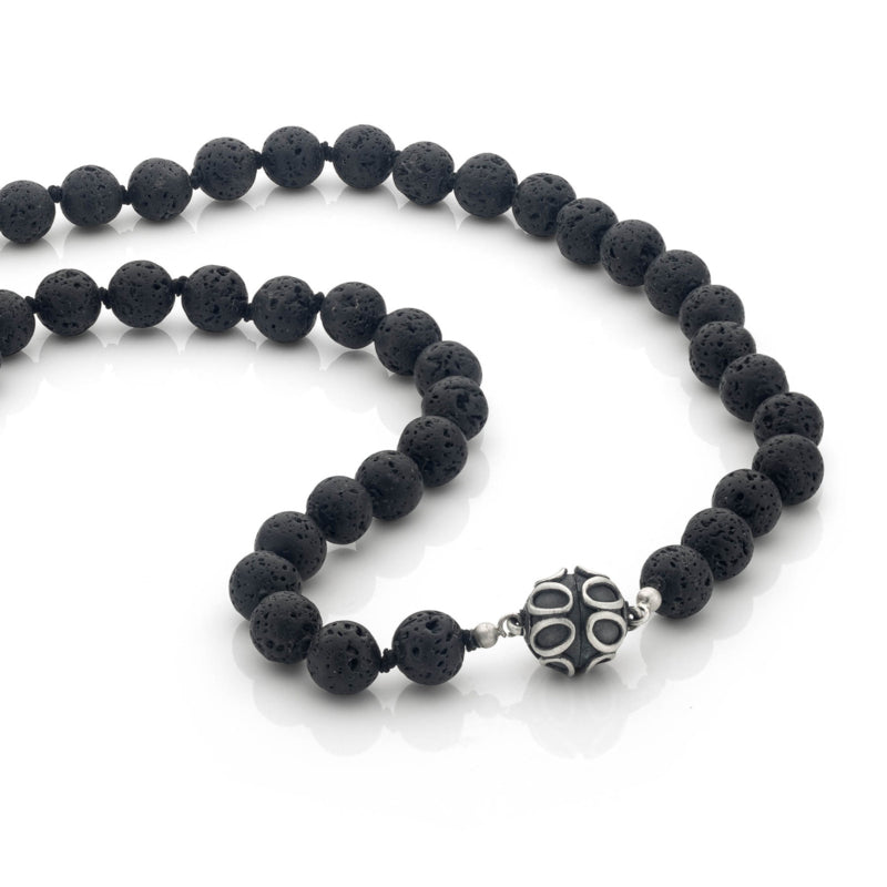 Zwart lavacollier met opvallende magneetsluiting