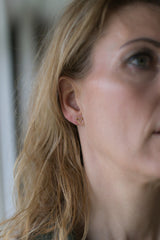 Geelgouden oorstekers met Gotische vorm - Trefoil Collectie - 14 karaat geelgouden oorknopjes - Sierlijke oorbellen