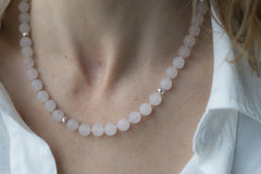 Rozenkwarts collier met zilveren siersluiting