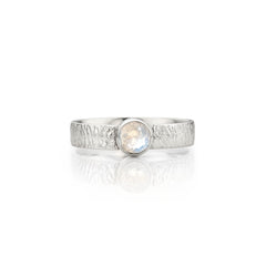 Mysterieuze Maansteen in Gestructureerde Zilveren Ring - Brushed Collectie - Sterling Zilver