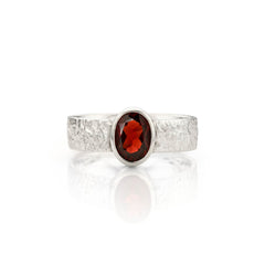Stoere zilveren ring met Granaat - Brushed Collectie - Geboortesteen ring Januari