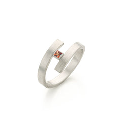 Zilveren slagring met oranje Saffier