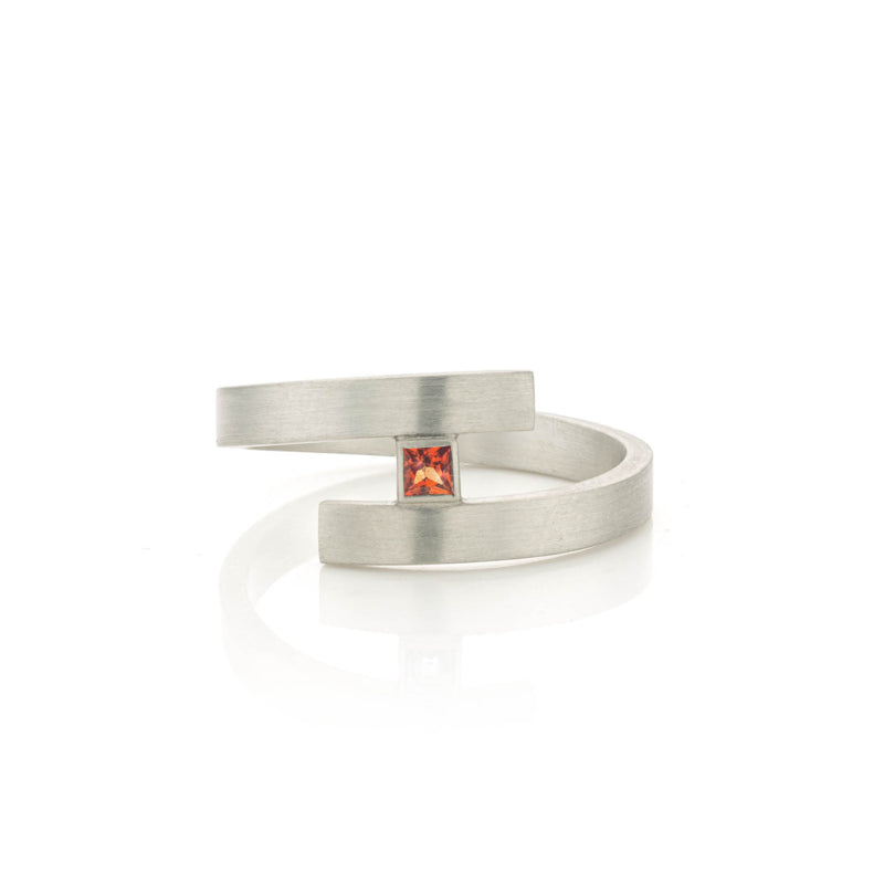 Zilveren slagring met oranje Saffier