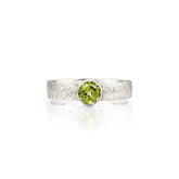 Glanzende Groene Peridot in Zilveren Ring - Brushed Collectie - Sterling Zilver - Geboortesteen Augustus