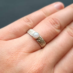 Zilveren Geboortesteenring met Opaal - Brushed Collectie - Opaal Geboortesteen Oktober