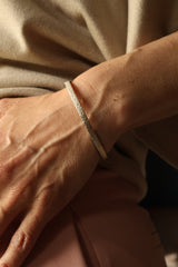 Gestructureerde Sterling Zilveren Slavenarmband - Brushed Collectie - Massieve Zilveren Armband - Damesarmband