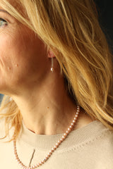 Zilveren doortrek oorbellen met roze/paarse parel - Lichtgewicht Oorhanger - Sterling Zilver - Zoetwater Parels