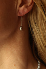 Zilveren Doortrek Oorbellen met Grijze Parel – Elegantie voor elke Dag - Lichtgewicht Oorbel - Zoetwaterparels