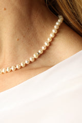 Parelcollier van Witte Parels met Zilveren accenten - Witte Zoetwaterparelketting - Klassiek Collier met een Moderne Twist - Zilveren Magneetsluiting