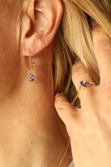 Stijlvolle Geelgouden oorhangers met Tanzaniet - Trefoil Collectie - Natuurlijke Paars/Blauwe Edelsteen - Geboortesteen December