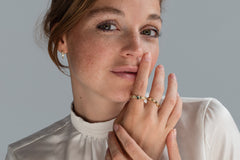 Leaves ring Geelgoud met Toermalijn - 14 Karaat Geelgouden ring met donkergroene Edelsteen - Leaves Collectie - Blaadjesring met Groene steen