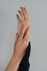 Leaves ring Geelgoud met Toermalijn - 14 Karaat Geelgouden ring met donkergroene Edelsteen - Leaves Collectie - Blaadjesring met Groene steen