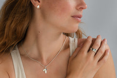 Leaves Flow Hanger Zilver - Leaves Collectie- Sterling Zilveren hanger - Zilveren Hanger met blauwe steen - Klein zilveren hangertje