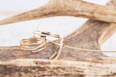 Gouden hanger met Geel- en Witgoud - Connected Collectie - 14 Karaat Bi-Color Hanger - Tweekleurig Gouden Hangertje