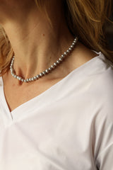 Parelcollier van Grijze Zoetwaterparels - Parelketting met stoere uitstraling - Handige Magneetsluiting - Geknoopt Parelcollier