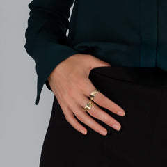 Gouden ringen met blaadjesmotief
