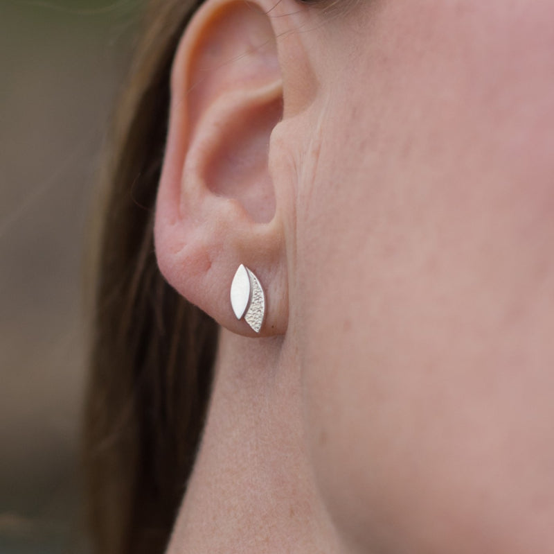 Leaves Oorbellen Zilver - Handgemaakte Oorsteker met Blaadjes Patroon - Zilveren Oorknopjes voor elke dag