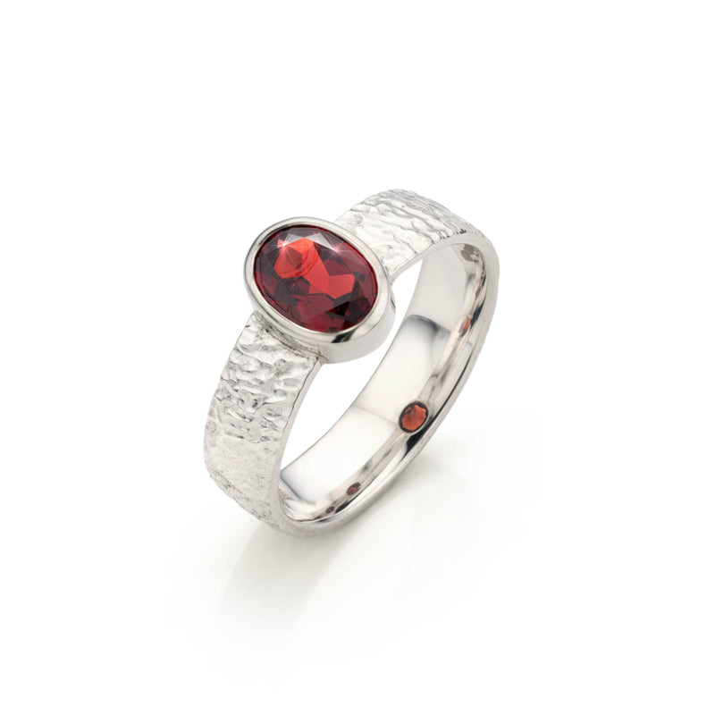 Stoere zilveren ring met Granaat - Brushed Collectie - Geboortesteen ring Januari