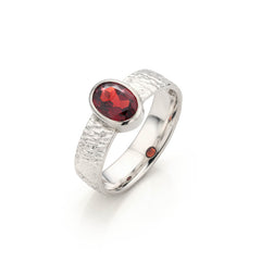 Stoere zilveren ring met Granaat - Brushed Collectie - Geboortesteen ring Januari